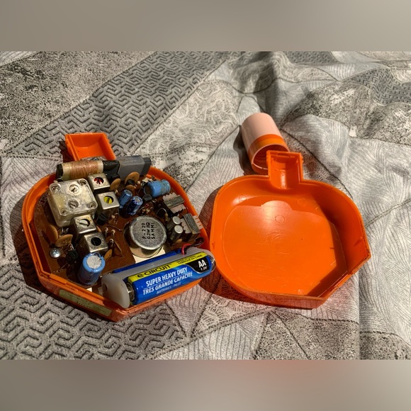 1979 Vintage Avon sunscreen radio - major retro Barbie core vibes! - Picture 8 of 17